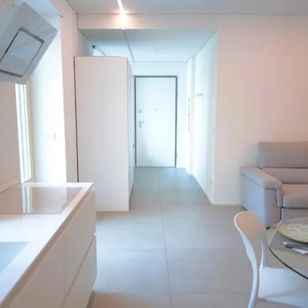 White Roma - Elegant And Comfortable Turin