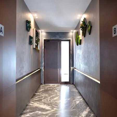 White Roma - Elegant And Comfortable Apartment