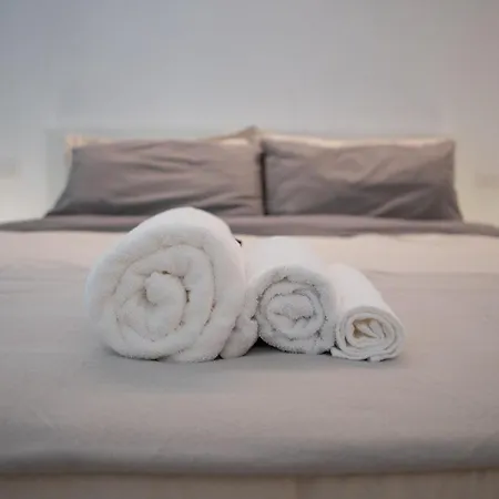 White Roma - Elegant And Comfortable Turin